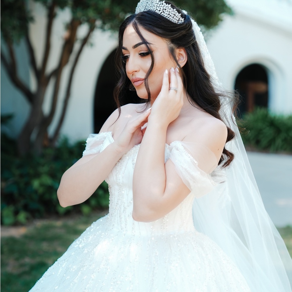 Elegant White Wedding Dress